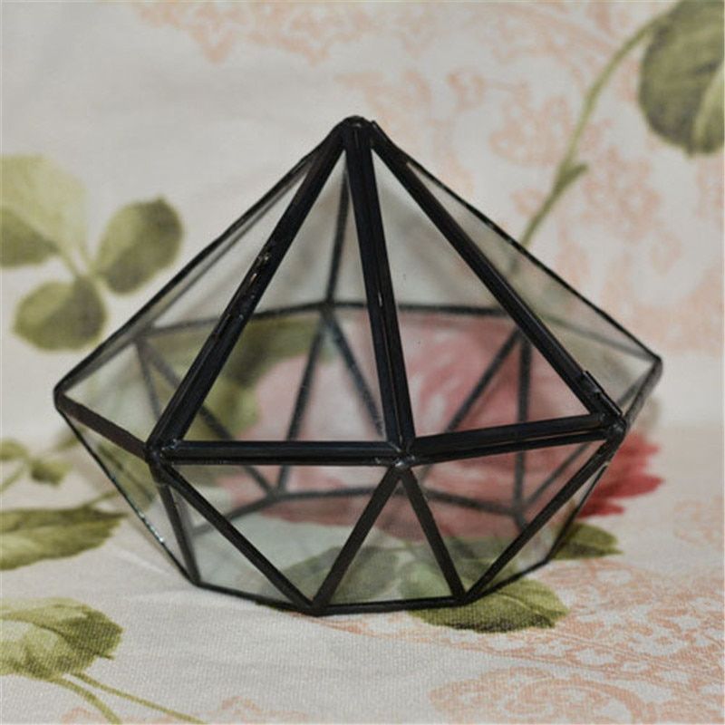 empty diamond shaped glass terrarium 800x800